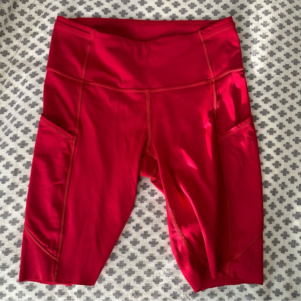 Lululemon bike shorts 6” with pockets - size 8